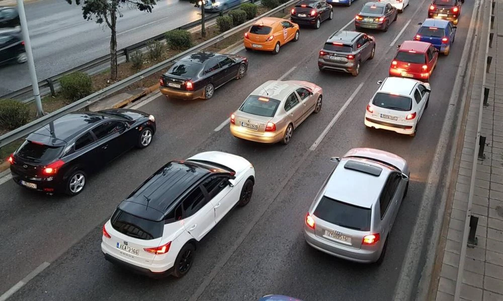 Ξεκίνησε η επιστροφή των εκδρομέων – Καθυστερήσεις και στις δύο εθνικές οδούς